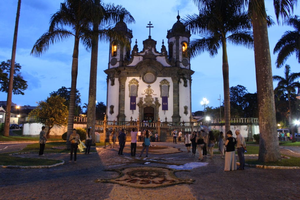 Tapetes em frente à Igreja de São Francisco de Assis, em São João del-Rei - Foto: MardenCouto / Turismo de Minas