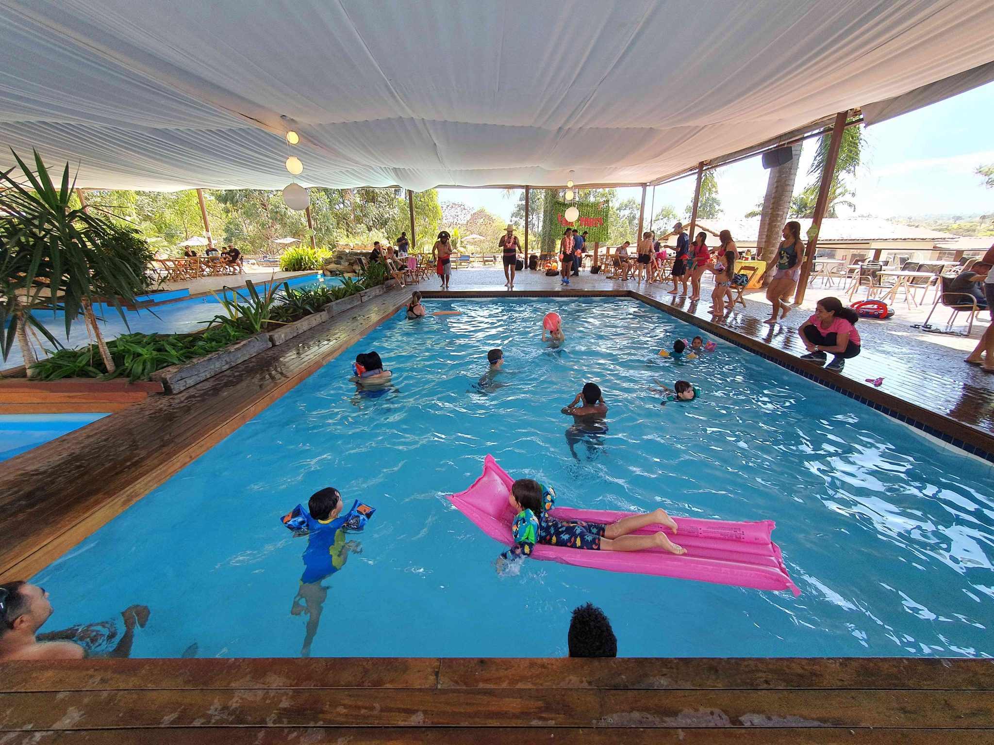 Para se refrescar: hotéis e pousadas com piscina e day use em BH e região